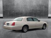 Thumbnail of 2000 White Pearlescent Clearcoat Metallic Tri-Coat Lincoln Town Car