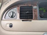 Thumbnail of 2000 White Pearlescent Clearcoat Metallic Tri-Coat Lincoln Town Car
