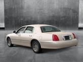 Thumbnail of 2000 White Pearlescent Clearcoat Metallic Tri-Coat Lincoln Town Car
