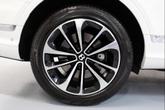 Thumbnail of 2021 Glacier White Solid Bentley Bentayga