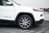 Thumbnail of 2018 Bright White Clearcoat Jeep Cherokee