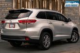 Thumbnail of 2017 Celestial Silver Metallic Toyota Highlander