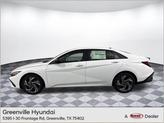 Photo of 2025 White Hyundai ELANTRA