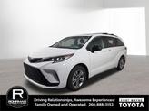 Photo of 2022 White Toyota Sienna