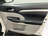 Thumbnail of 2015 Blizzard Pearl Toyota Highlander