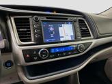 Thumbnail of 2015 Blizzard Pearl Toyota Highlander