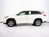 Thumbnail of 2015 Blizzard Pearl Toyota Highlander
