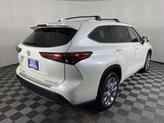 Thumbnail of 2020 Blizzard Pearl Toyota Highlander