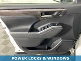 Thumbnail of 2020 Blizzard Pearl Toyota Highlander
