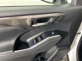 Thumbnail of 2020 Blizzard Pearl Toyota Highlander