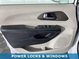 Thumbnail of 2017 Bright White Clearcoat Chrysler Pacifica