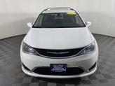 Thumbnail of 2017 Bright White Clearcoat Chrysler Pacifica