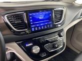 Thumbnail of 2017 Bright White Clearcoat Chrysler Pacifica