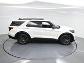 Thumbnail of 2025 White Metallic Ford Explorer