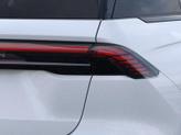 Thumbnail of 2025 White Platinum Clearcoat Metallic Lincoln Nautilus