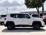 Thumbnail of 2022 Alpine White Clearcoat Jeep Renegade