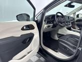 Thumbnail of 2023 Brilliant Black Crystal Pearlcoat Chrysler Pacifica