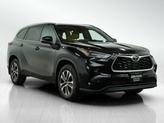Thumbnail of 2022 Midnight Black Metallic Toyota Highlander