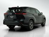 Thumbnail of 2022 Midnight Black Metallic Toyota Highlander