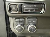 Thumbnail of 2025 Onyx Black GMC Yukon
