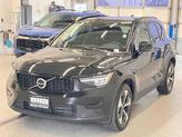 Thumbnail of 2024 Onyx Black Metallic Volvo XC40