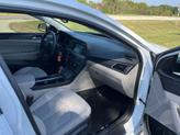 Thumbnail of 2017 WHITE Hyundai SONATA