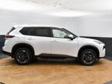 Thumbnail of 2025 Everest White Pearl Nissan Rogue