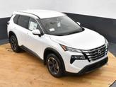 Thumbnail of 2025 Everest White Pearl Nissan Rogue