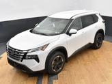 Thumbnail of 2025 Everest White Pearl Nissan Rogue