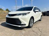 Photo of 2021 White Toyota Sienna