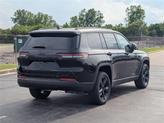 Thumbnail of 2025 Diamond Black Crystal Pearl-Coat Exterior Paint Jeep Grand Cherokee