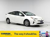 Photo of 2017 White Toyota Prius