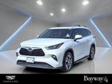 Photo of 2023 White Toyota Highlander