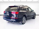 Thumbnail of 2018 Orca Black Metallic Audi Q7