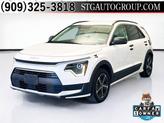 Photo of 2023 Snow White Pearl Kia Niro