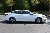 Thumbnail of 2020 Pearl White Tricoat Nissan Altima