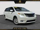 Photo of 2011 White Toyota Sienna