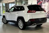 Thumbnail of 2017 Bright White Clearcoat Jeep Cherokee