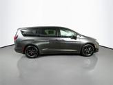 Thumbnail of 2019 Granite Crystal Metallic Clearcoat Chrysler Pacifica
