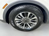 Thumbnail of 2019 Pearl Metallic Lincoln Nautilus
