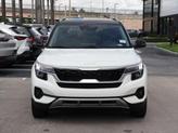 Thumbnail of 2022 Clear White/Black Roof Kia Seltos