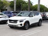 Photo of 2022 Clear White/Black Roof Kia Seltos