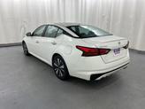 Thumbnail of 2021 Pearl White Tricoat Nissan Altima