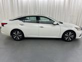 Thumbnail of 2021 Pearl White Tricoat Nissan Altima