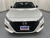 Thumbnail of 2022 Pearl White Tricoat Nissan Altima