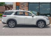 Thumbnail of 2022 Pearl White Tricoat Nissan Pathfinder