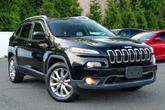 Photo of 2017 Diamond Black Crystal Pearlcoat Jeep Cherokee
