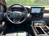 Thumbnail of 2024 Infinite Black Metallic Clearcoat Lincoln Navigator
