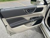 Thumbnail of 2017 Palladium White Gold Metallic Lincoln Continental