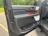 Thumbnail of 2024 Infinite Black Metallic Clearcoat Lincoln Navigator